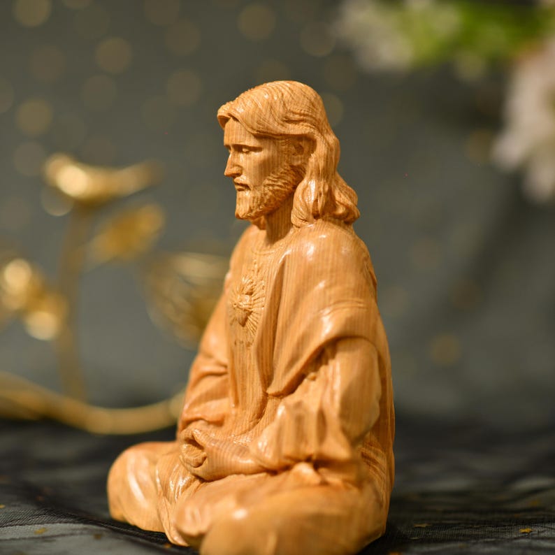 ✝Contemplative Statue of the Sacred Heart of Jesus